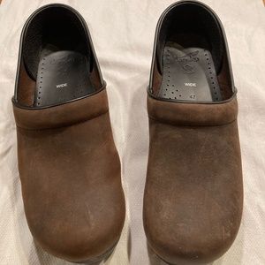 Mens Dansko Antique  Brown Clogs Size 14 Wide
